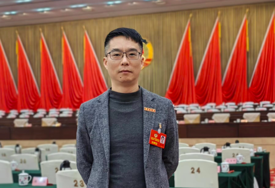 江西省政協(xié)委員，民革省委會常委,、南昌大學(xué)設(shè)計研究院副院長吳閩